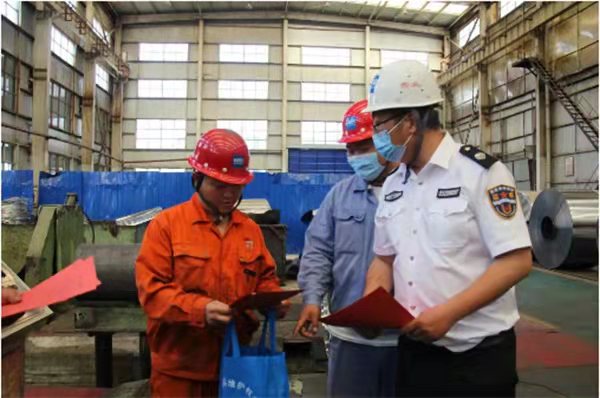 衡水市人社局開(kāi)展普法宣傳進(jìn)企業(yè)活動(dòng)(圖1) 衡水市人社局開(kāi)展普法宣傳進(jìn)企業(yè)活動(dòng)(圖1)